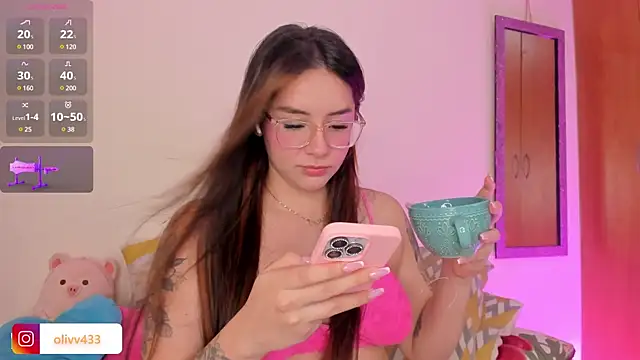 Snapshot of olivia__s chatting on 03/23/25, 03:10 olivia  s online show from 03/23/25, 03:10