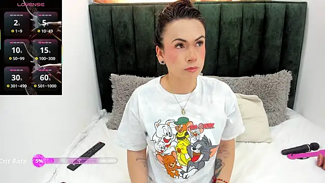 Snapshot of im_aliss chatting on 10/27/25, 02:43 im aliss online show from 10/27/25, 02:43