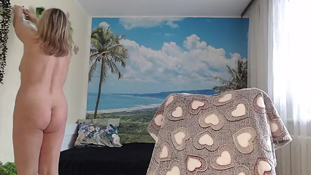 Snapshot of soaring_love chatting on 02/17/25, 10:29 soaring love online show from 02/17/25, 10:29