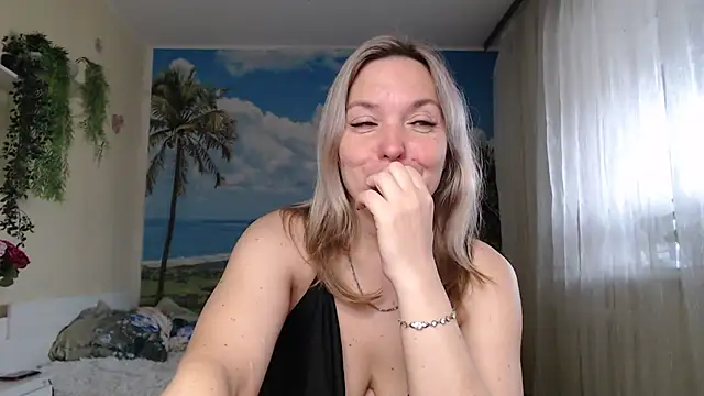 Snapshot of soaring_love chatting on 09/25/25, 04:49 soaring love online show from 09/25/25, 04:49