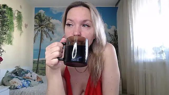 Snapshot of soaring_love chatting on 10/10/25, 05:06 soaring love online show from 10/10/25, 05:06