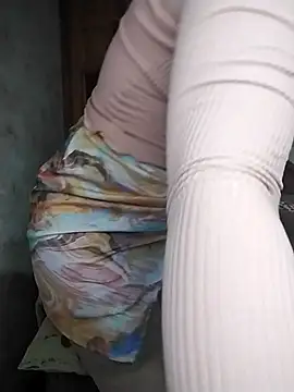 Snapshot of ImyoursLilu32 chatting on 10/16/25, 04:08 ImyoursLilu32 online show from 10/16/25, 04:08