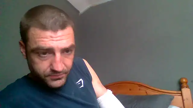 Snapshot of ThatGuyNextDoor1992 chatting on 09/18/25, 09:44 ThatGuyNextDoor1992 online show from 09/18/25, 09:44