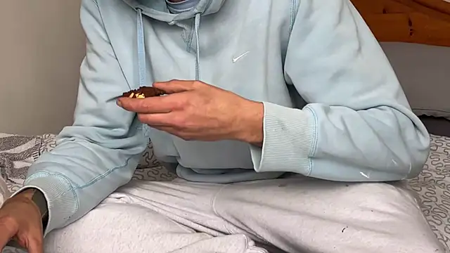 Snapshot of ThatGuyNextDoor1992 chatting on 10/05/25, 10:35 ThatGuyNextDoor1992 online show from 10/05/25, 10:35