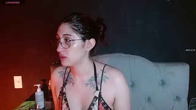 Red-moon1 online show from 06/10/26, 04:34