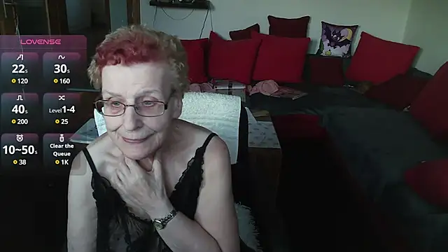 HeisseomaOriginal online show from 12/27/24, 08:13