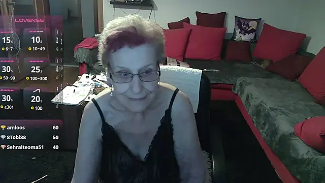 HeisseomaOriginal online show from 12/29/24, 08:22