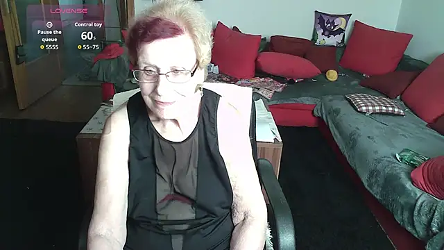 HeisseomaOriginal online show from 10/27/25, 08:07