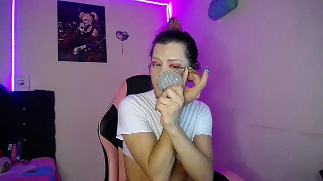 Snapshot of yuliana_19 chatting on 11/26/25, 09:54 yuliana 19 online show from 11/26/25, 09:54