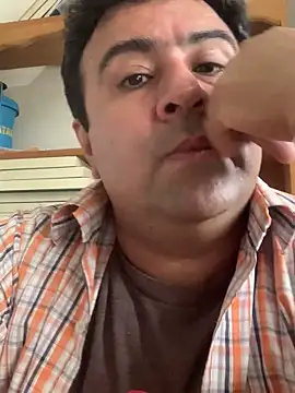 EmilianoGt online show from 10/07/25, 09:12