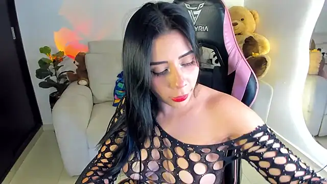 Snapshot of eval_lee18 chatting on 10/20/25, 02:23 eval lee18 online show from 10/20/25, 02:23