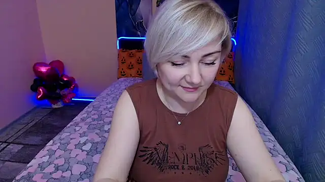 BlondPearl online show from 11/01/25, 08:33