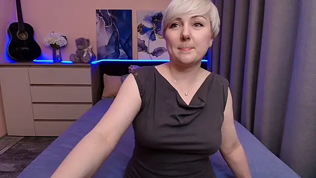 BlondPearl online show from 07/28/26, 08:52