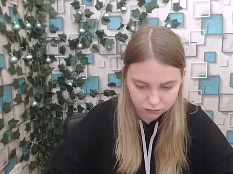 Snapshot of klerkarina chatting on 01/04/25, 06:09 klerkarina online show from 01/04/25, 06:09