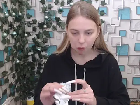 Snapshot of klerkarina chatting on 01/06/25, 05:08 klerkarina online show from 01/06/25, 05:08
