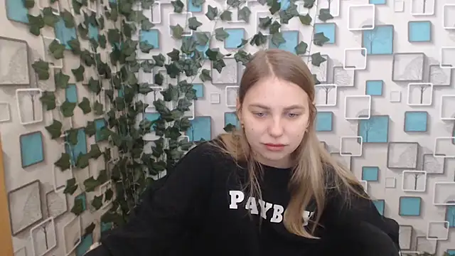 Snapshot of klerkarina chatting on 02/19/25, 06:11 klerkarina online show from 02/19/25, 06:11