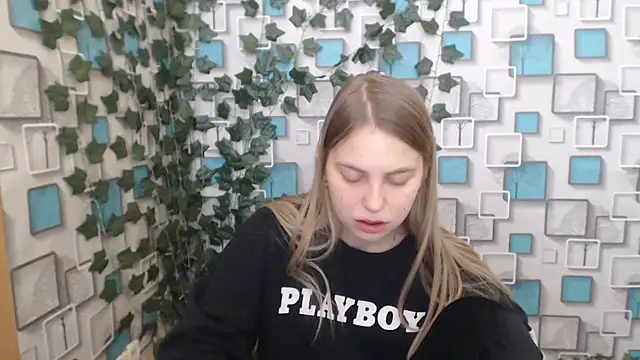 Snapshot of klerkarina chatting on 02/19/25, 09:17 klerkarina online show from 02/19/25, 09:17