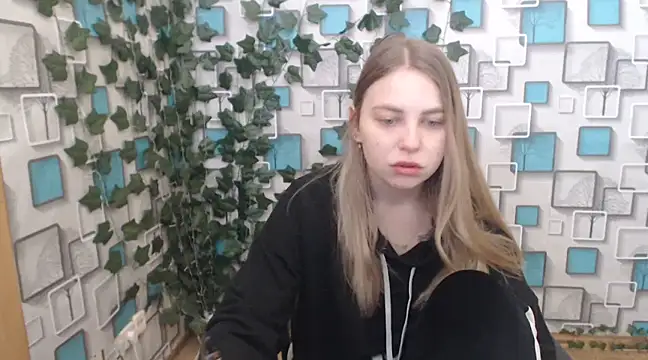 Snapshot of klerkarina chatting on 02/20/25, 05:44 klerkarina online show from 02/20/25, 05:44