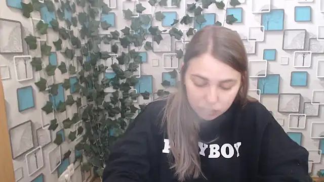 Snapshot of klerkarina chatting on 02/21/25, 05:35 klerkarina online show from 02/21/25, 05:35