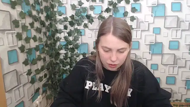 Snapshot of klerkarina chatting on 02/21/25, 09:02 klerkarina online show from 02/21/25, 09:02