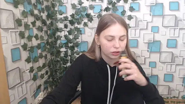 Snapshot of klerkarina chatting on 03/04/25, 10:24 klerkarina online show from 03/04/25, 10:24