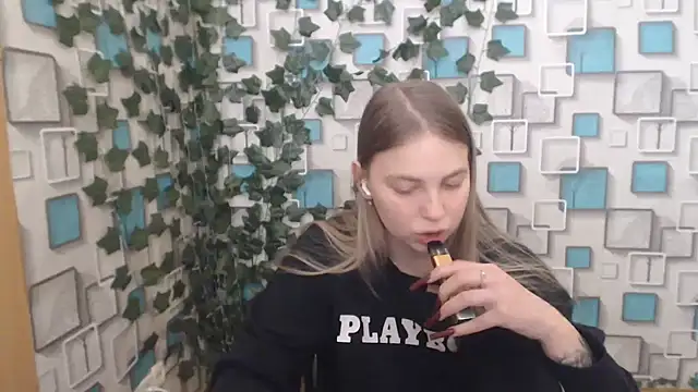 Snapshot of klerkarina chatting on 03/05/25, 08:43 klerkarina online show from 03/05/25, 08:43