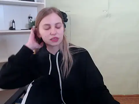 Snapshot of klerkarina chatting on 03/18/25, 06:03 klerkarina online show from 03/18/25, 06:03