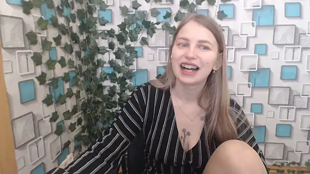 Snapshot of klerkarina chatting on 03/23/25, 06:16 klerkarina online show from 03/23/25, 06:16