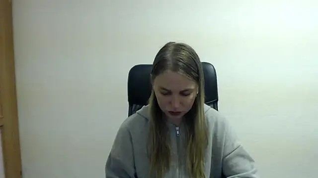 Snapshot of klerkarina chatting on 10/18/25, 06:16 klerkarina online show from 10/18/25, 06:16