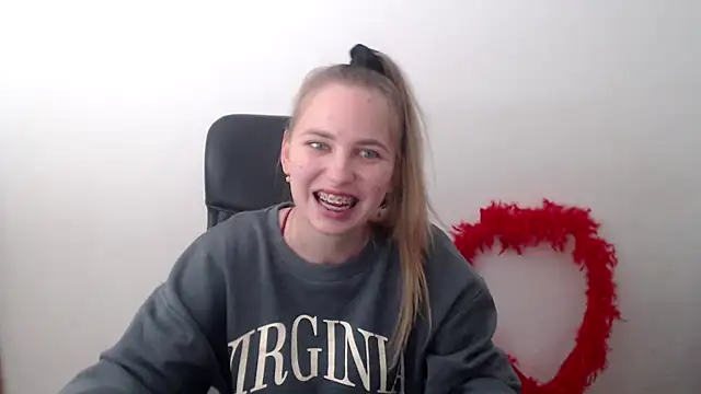 Snapshot of klerkarina chatting on 10/20/25, 05:30 klerkarina online show from 10/20/25, 05:30