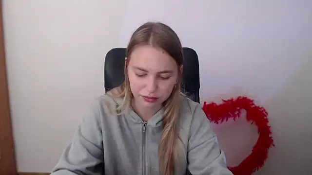 Snapshot of klerkarina chatting on 10/26/25, 05:46 klerkarina online show from 10/26/25, 05:46