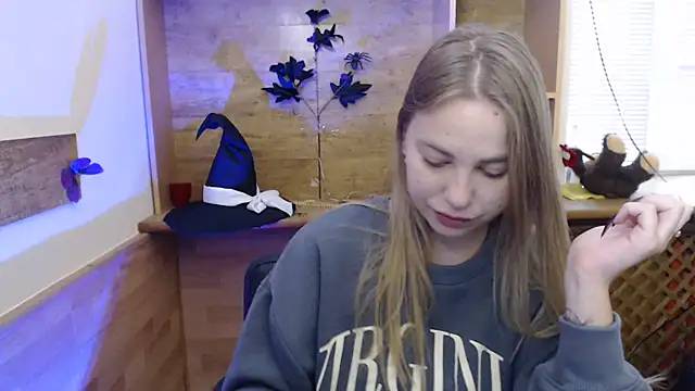 Snapshot of klerkarina chatting on 11/03/25, 06:14 klerkarina online show from 11/03/25, 06:14