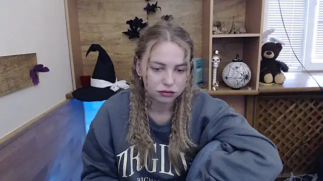 Snapshot of klerkarina chatting on 11/05/25, 05:51 klerkarina online show from 11/05/25, 05:51