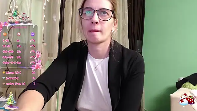 Snapshot of lovingfeetheels chatting on 12/04/24, 10:24 lovingfeetheels online show from 12/04/24, 10:24