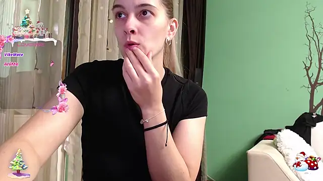 Snapshot of lovingfeetheels chatting on 12/14/24, 06:46 lovingfeetheels online show from 12/14/24, 06:46