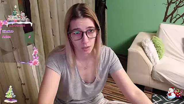 Snapshot of lovingfeetheels chatting on 12/16/24, 07:04 lovingfeetheels online show from 12/16/24, 07:04