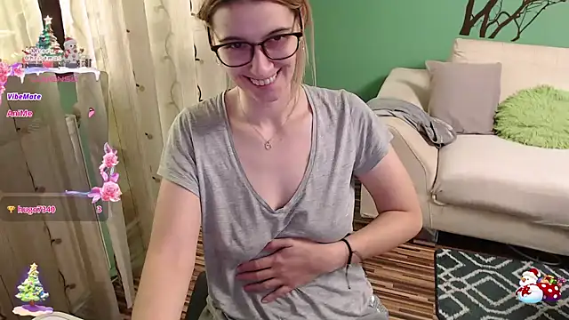 Snapshot of lovingfeetheels chatting on 12/18/24, 12:29 lovingfeetheels online show from 12/18/24, 12:29