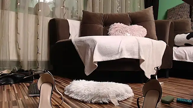 Snapshot of lovingfeetheels chatting on 10/13/25, 06:35 lovingfeetheels online show from 10/13/25, 06:35