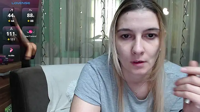 Snapshot of lovingfeetheels chatting on 10/14/25, 07:53 lovingfeetheels online show from 10/14/25, 07:53