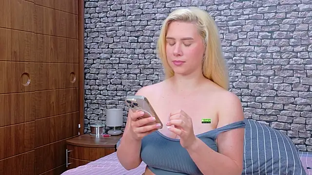 CuteBlondeMe online show from 07/06/26, 05:59