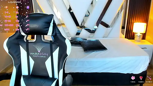 Snapshot of Linda4Petite chatting on 09/20/25, 06:20 Linda4Petite online show from 09/20/25, 06:20