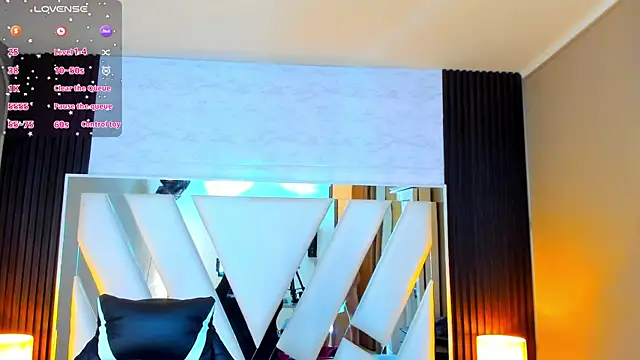 Snapshot of Linda4Petite chatting on 09/26/25, 06:12 Linda4Petite online show from 09/26/25, 06:12