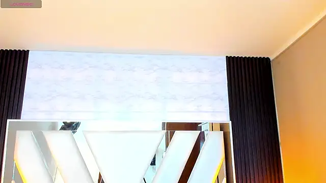 Snapshot of Linda4Petite chatting on 09/27/25, 06:02 Linda4Petite online show from 09/27/25, 06:02