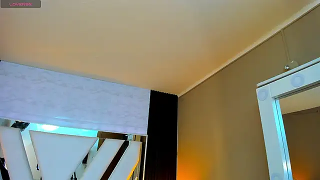 Snapshot of Linda4Petite chatting on 09/29/25, 06:02 Linda4Petite online show from 09/29/25, 06:02