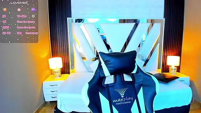 Snapshot of Linda4Petite chatting on 10/07/25, 06:16 Linda4Petite online show from 10/07/25, 06:16