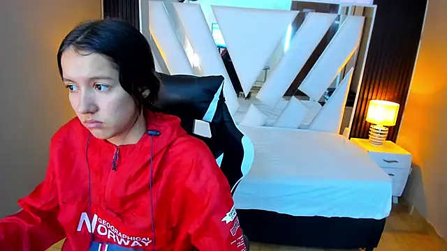 Snapshot of Linda4Petite chatting on 10/12/25, 12:59 Linda4Petite online show from 10/12/25, 12:59