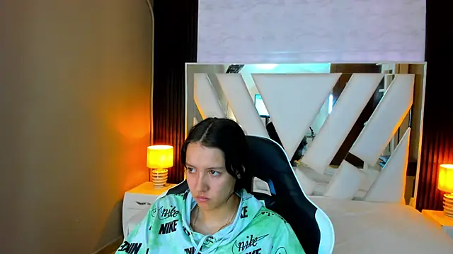 Linda4Petite online show from 11/02/25, 12:51