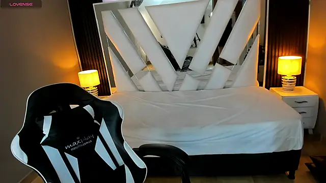 Linda4Petite online show from 11/23/25, 01:00