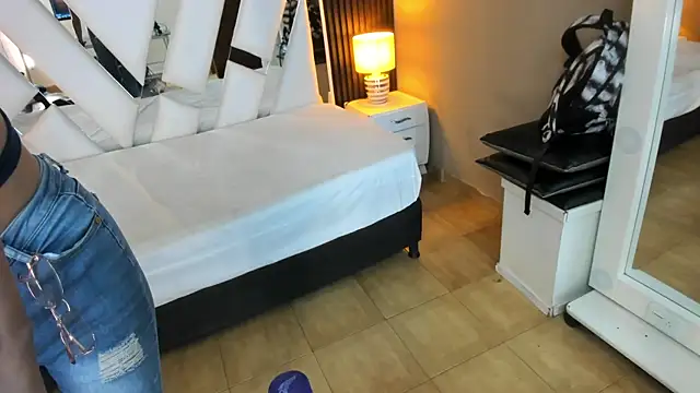 Linda4Petite online show from 12/15/25, 06:01