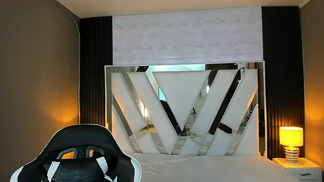 Linda4Petite online show from 12/16/25, 06:24